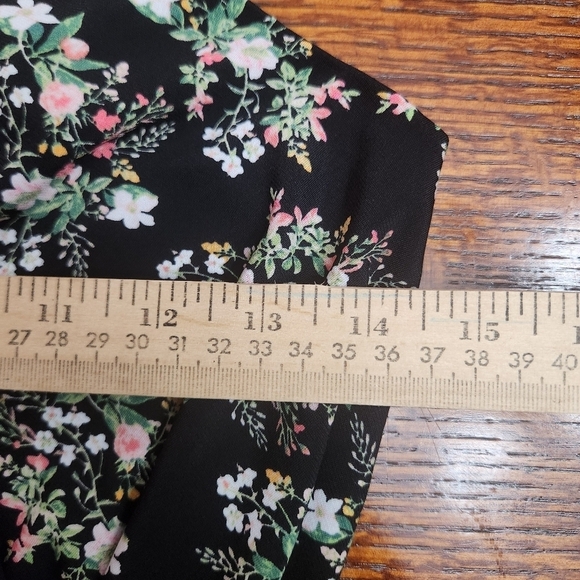 NWOT Kaileigh Jumpsuit; Black Floral size Small cropped leg with pockets - Picture 9 of 12